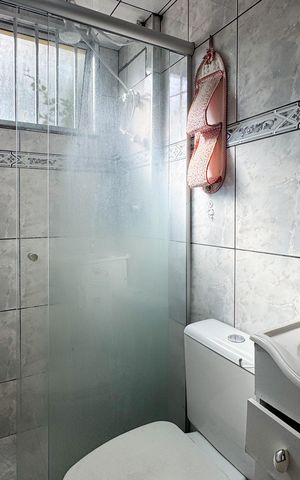 Apartamento à venda com 54m², 2 quartos e 1 vaga Apartamento à venda com 54m², 2 quartos e 1 vagaBanheiro Social
