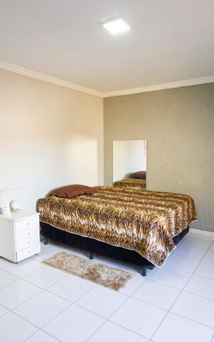 Casa de condomínio para alugar com 400m², 3 quartos e 4 vagasSuíte