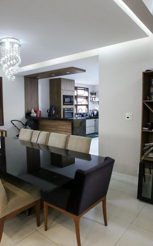 Casa de condomínio à venda com 400m², 4 quartos e 6 vagasSala de Jantar