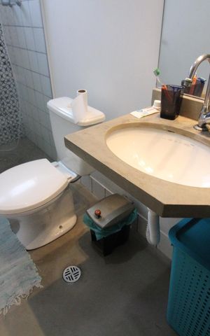 Casa à venda com 200m², 3 quartos e 2 vagasBanheiro da Suíte 1