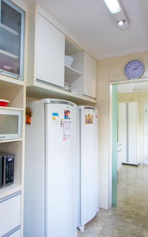 Apartamento à venda com 312m², 4 quartos e 4 vagas Apartamento à venda com 312m², 4 quartos e 4 vagasCozinha