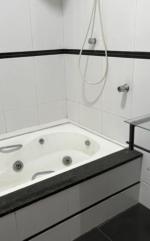 Apartamento para alugar com 173m², 3 quartos e sem vagaBanheiro da Suíte