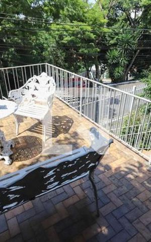 Casa à venda com 270m², 4 quartos e 1 vaga Casa à venda com 270m², 4 quartos e 1 vagaCasa 1 - Varanda