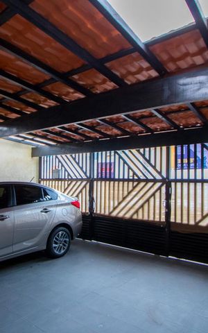 Casa à venda com 160m², 3 quartos e 3 vagas Casa à venda com 160m², 3 quartos e 3 vagasGaragem