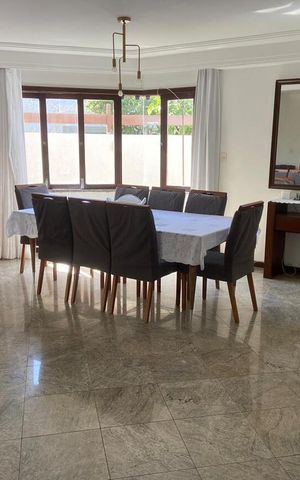 Casa para alugar com 390m², 5 quartos e 3 vagas Casa para alugar com 390m², 5 quartos e 3 vagasSala