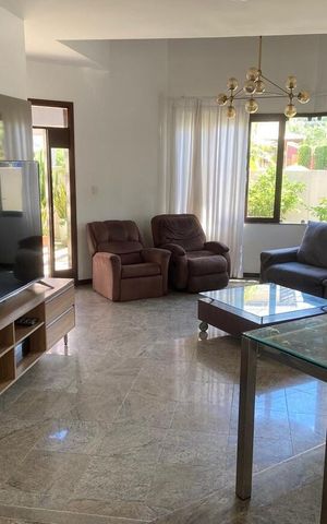 Casa para alugar com 390m², 5 quartos e 3 vagas Casa para alugar com 390m², 5 quartos e 3 vagasSala