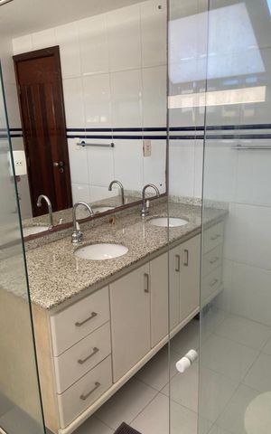 Casa para alugar com 390m², 5 quartos e 3 vagas Casa para alugar com 390m², 5 quartos e 3 vagasBanheiro