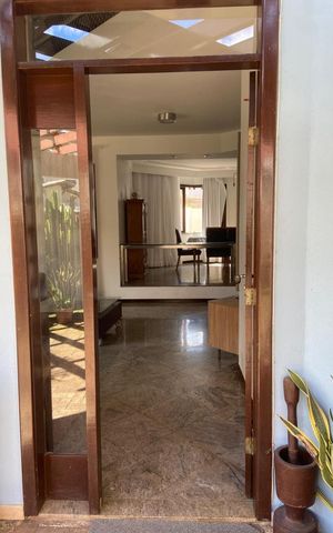 Casa para alugar com 390m², 5 quartos e 3 vagas Casa para alugar com 390m², 5 quartos e 3 vagasSala