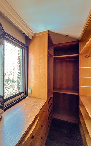 Apartamento à venda com 180m², 4 quartos e 3 vagasCloset da suíte