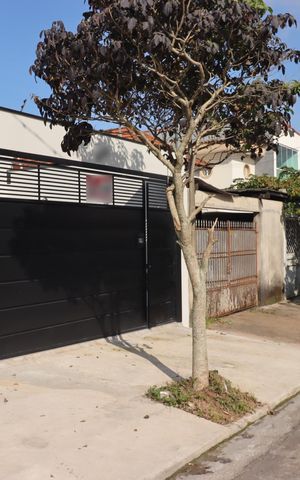 Casa à venda com 125m², 3 quartos e 2 vagasFachada