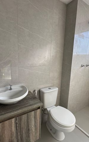 Apartamento à venda com 65m², 3 quartos e 1 vaga Apartamento à venda com 65m², 3 quartos e 1 vagaBanheiro da Suíte