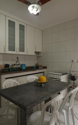 Casa à venda com 237m², 2 quartos e 4 vagas Casa à venda com 237m², 2 quartos e 4 vagasCasa do Fundos