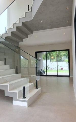 Casa à venda com 219m², 3 quartos e 4 vagas