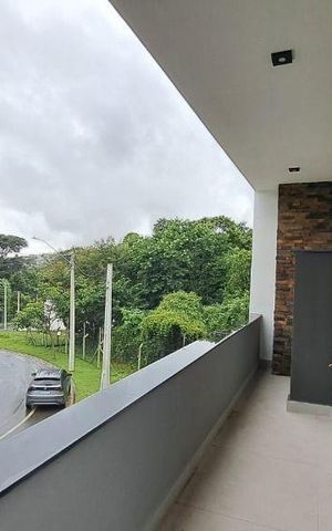 Casa à venda com 219m², 3 quartos e 4 vagas
