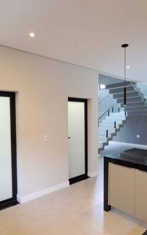 Casa à venda com 219m², 3 quartos e 4 vagas