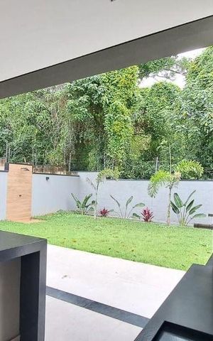 Casa à venda com 219m², 3 quartos e 4 vagas