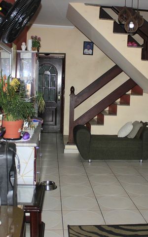 Casa à venda com 188m², 3 quartos e 2 vagasSala