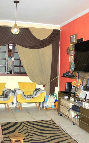 Casa à venda com 188m², 3 quartos e 2 vagasSala
