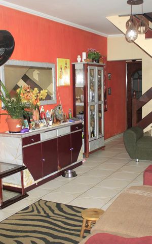 Casa à venda com 188m², 3 quartos e 2 vagasSala