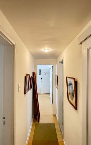 Apartamento para alugar com 71m², 2 quartos e sem vaga Apartamento para alugar com 71m², 2 quartos e sem vagaCorredor de acesso aos cômodos