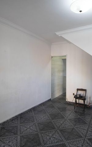 Casa à venda com 200m², 3 quartos e 2 vagas Casa à venda com 200m², 3 quartos e 2 vagasSala
