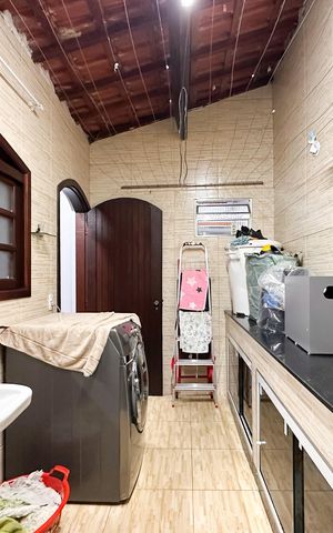 Casa à venda com 200m², 3 quartos e 8 vagasÁrea de Serviço