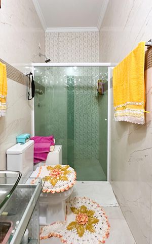Casa à venda com 200m², 3 quartos e 8 vagasBanheiro da Suíte 2