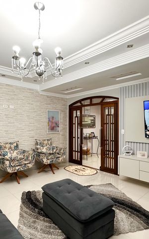 Casa à venda com 200m², 3 quartos e 8 vagasSala