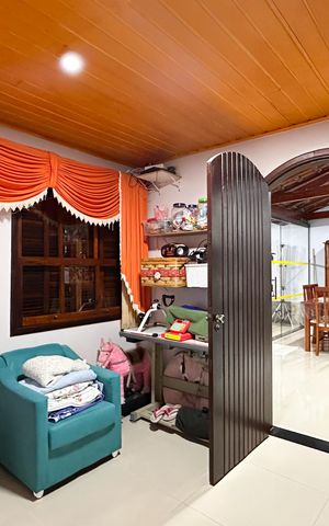 Casa à venda com 200m², 3 quartos e 8 vagasQuarto de Serviço