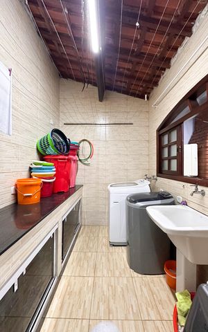 Casa à venda com 200m², 3 quartos e 8 vagasÁrea de Serviço