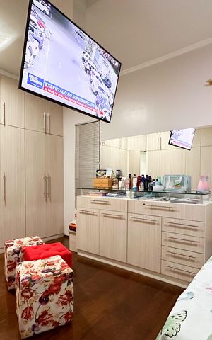 Casa à venda com 200m², 3 quartos e 8 vagasSuíte 1