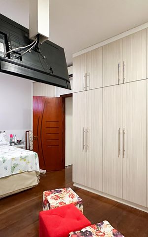 Casa à venda com 200m², 3 quartos e 8 vagasSuíte 1