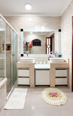 Casa à venda com 200m², 3 quartos e 8 vagasBanheiro da Suíte 1