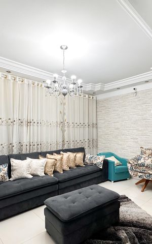 Casa à venda com 200m², 3 quartos e 8 vagasSala