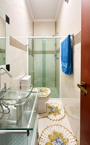 Casa à venda com 200m², 3 quartos e 8 vagasBanheiro Social