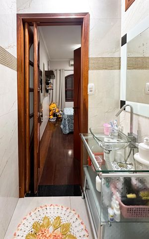 Casa à venda com 200m², 3 quartos e 8 vagasBanheiro da Suíte 2