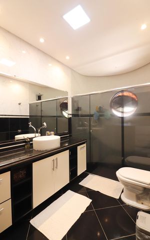 Casa à venda com 450m², 4 quartos e 2 vagasQuarto 3 - Suíte Banheiro 