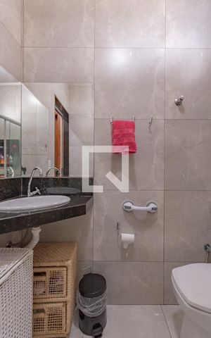 Casa à venda com 87m², 2 quartos e 1 vaga Casa à venda com 87m², 2 quartos e 1 vagaBanheiro