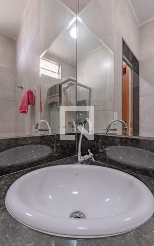 Casa à venda com 87m², 2 quartos e 1 vaga Casa à venda com 87m², 2 quartos e 1 vagaBanheiro