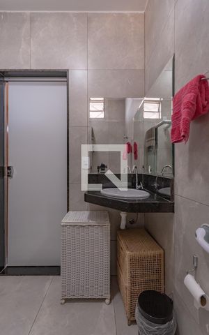 Casa à venda com 87m², 2 quartos e 1 vaga Casa à venda com 87m², 2 quartos e 1 vagaBanheiro
