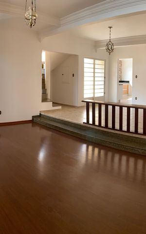 Casa para alugar com 408m², 4 quartos e 4 vagasSala
