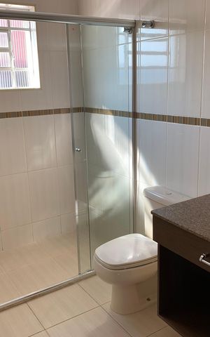 Casa para alugar com 408m², 4 quartos e 4 vagasBanheiro