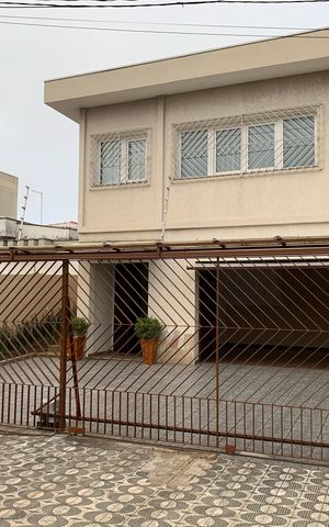 Casa para alugar com 408m², 4 quartos e 4 vagasFachada