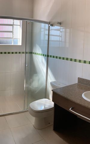 Casa para alugar com 408m², 4 quartos e 4 vagasBanheiro
