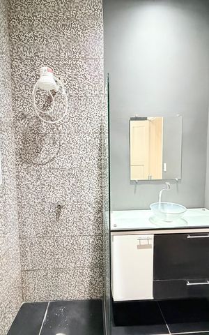Casa para alugar com 120m², 2 quartos e 2 vagas Casa para alugar com 120m², 2 quartos e 2 vagasBanheiro social