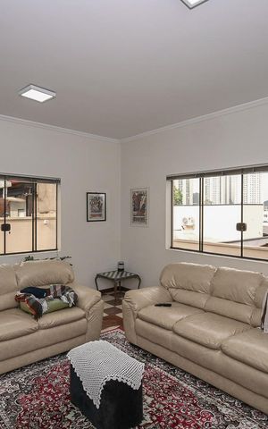 Casa à venda com 320m², 3 quartos e 6 vagasSala