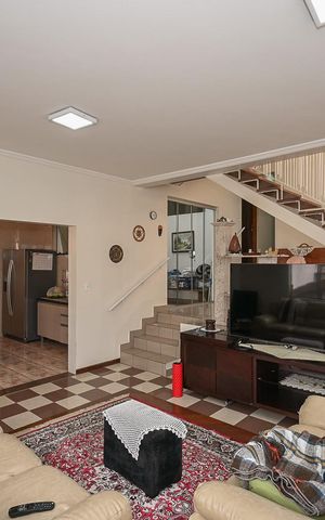 Casa à venda com 320m², 3 quartos e 6 vagasSala
