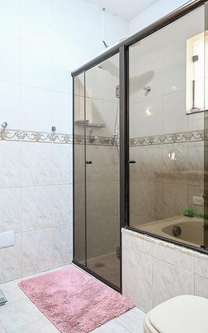 Casa à venda com 320m², 3 quartos e 6 vagasBanheiro Suíte 