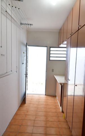Casa para alugar com 659m², 4 quartos e 6 vagasÁrea de Serviço