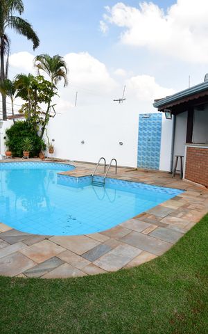 Casa para alugar com 659m², 4 quartos e 6 vagasPiscina